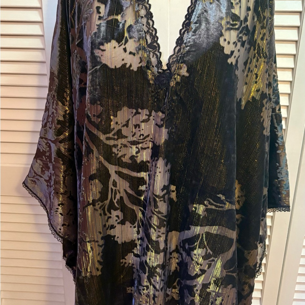 Elegant Black and Gold Women's Tunic